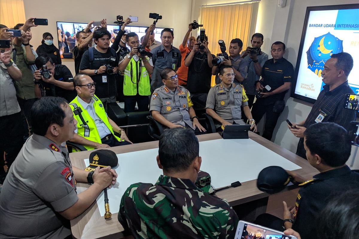 Kapolda Metro Jaya, Irjen Gatot Eddy Purnomo melakukan pemantauan terhadap Operasi Ketupat di Bandara Soelarno-Hatta