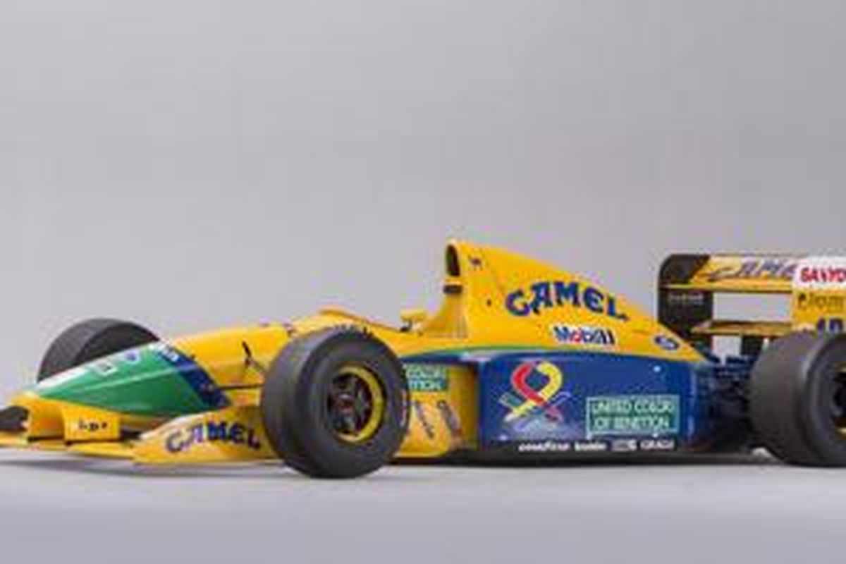 Mobil balap Bennetton-Ford yang mengantarkan Michael Schumacher naik podium pertama kalinya di ajang F1, kini dilelang.