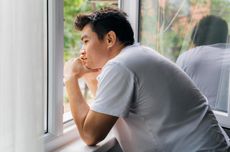 8 Ciri-ciri Orang Introvert Jatuh Cinta yang Mungkin Tak Terduga