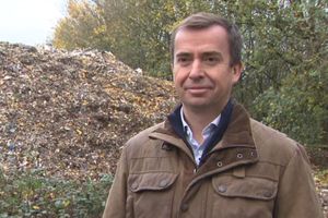 Gunungan Sampah Ilegal Setinggi 10 Meter di Inggris Terungkap, Diduga Ulah Geng Kriminal