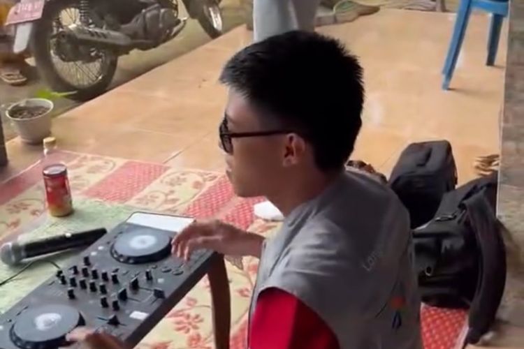 Tangkapan layar video warga senam dengan musik DJ