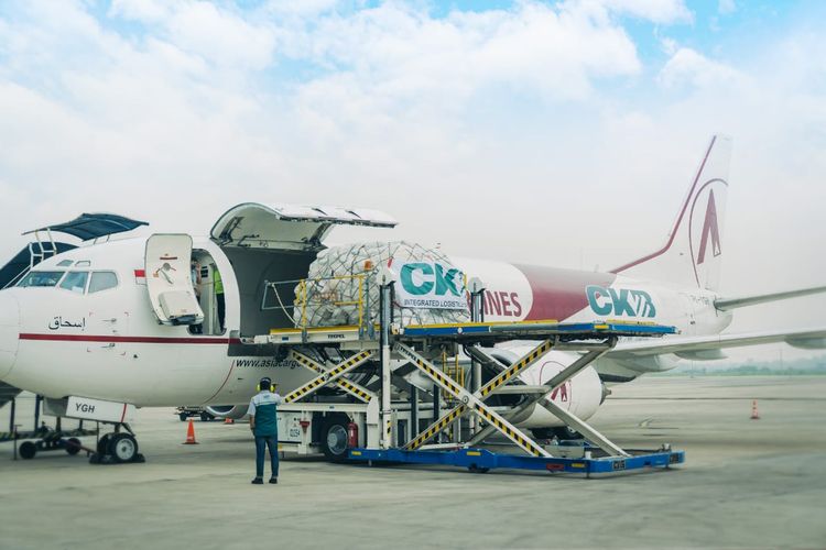 CKB Logistics mengoptimalkan layanan kargo melalui udara. 