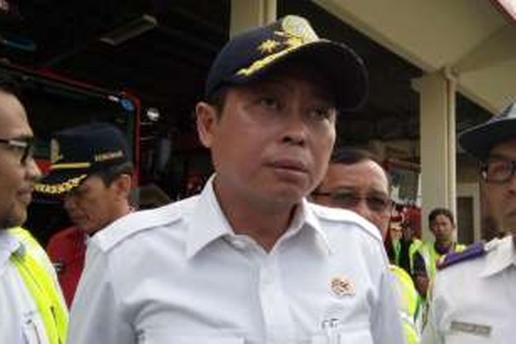 Menteri Perhubungan, Ignasius Jonan saat tinjauan di Bandara Ngurah Rai, Sabtu(25/6/2016)