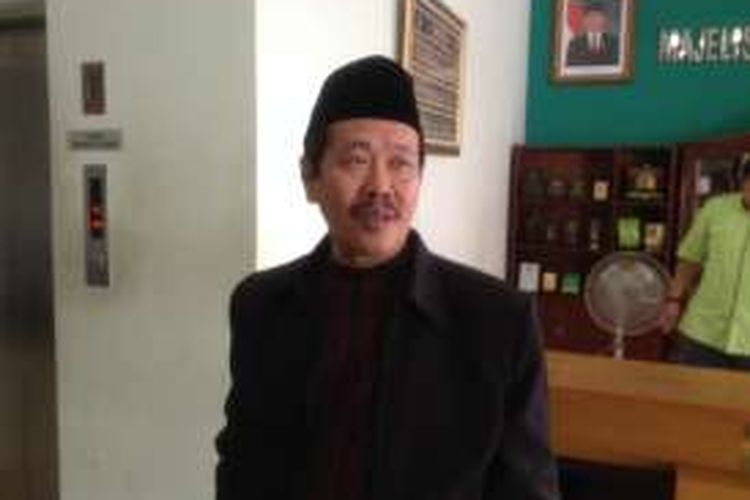 ketua komisi pengkajian dan penelitian MUI Utang Ranuwijaya




Sent from my iPhone