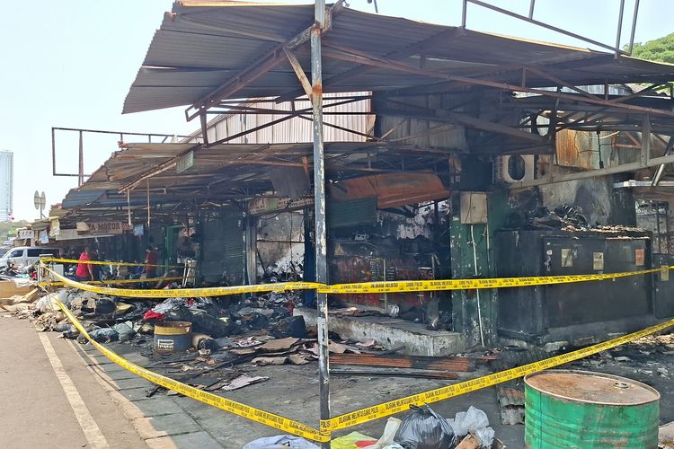 Penampakan 4 Kios Pasar Mobil Kemayoran yang Terbakar, Spare Part hingga Aksesori Hangus