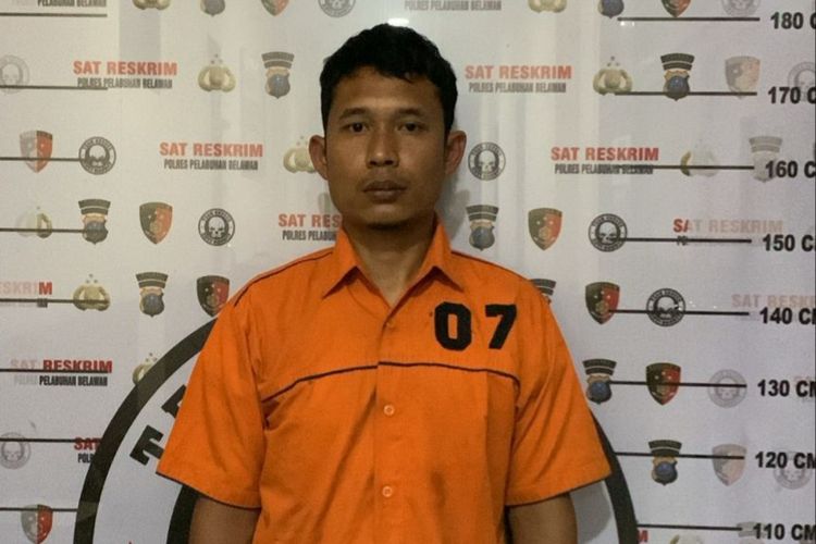 Supriadi Mubarak (32) ditahan di Polres Pelabuhan Belawan pada Kamis (13/2/2025). Dia menjadi tersangka perampokan seorang remaja di Jalan Suasa Tengah, Kota Medan. 
