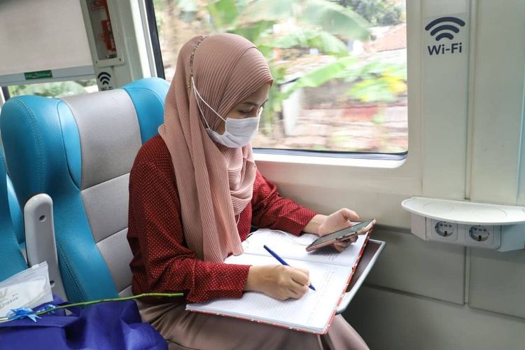 Layanan akses wifi gratis yang dihadirkan oleh PT Kereta Api Indonesia (Persero) dalam rangka merayakan Hari Kereta Api Nasional yang jatuh pada 28 September 2021.