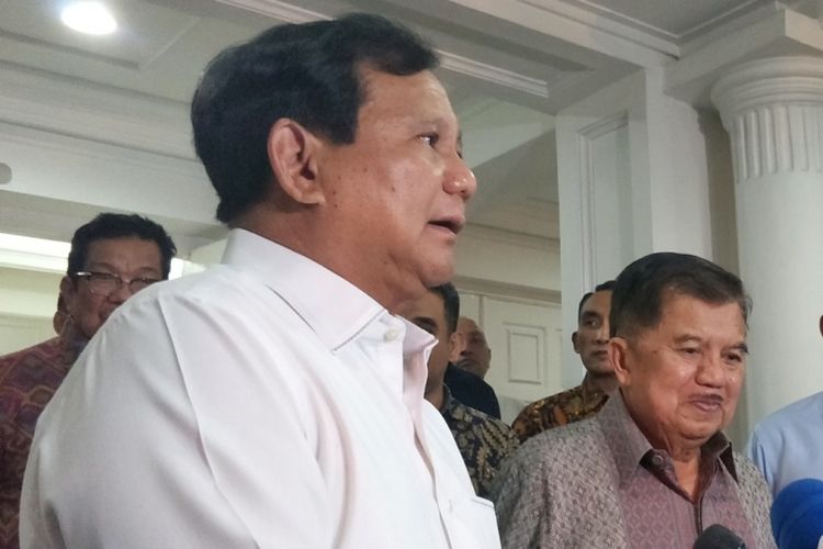 Bakal calon presiden sekaligus Ketua Umum Partai Gerindra Prabowo Subianto dan bakal calon wakil presiden Sandiaga Uno bertemu dengan Wakil Presiden Jusuf Kalla di rumah dinas wakil presiden, Jalan Diponegoro, Jakarta Pusat, Rabu (15/8/2018) malam.