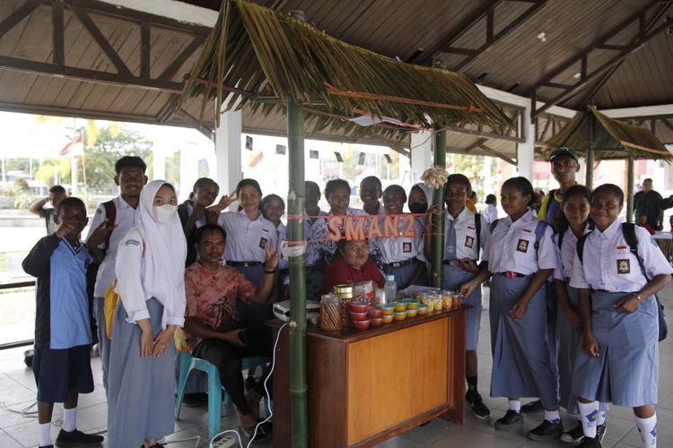 64 Pelajar di Sorong saat Mengukuti  Pratek Pangan Lokal 