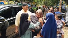 Tangis Pecah Sambut Kedatangan Istri Praka Farizal di Rumah Orangtuanya di Kulon Progo