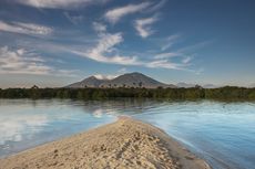 Pantai Merak-Baluran di Taman Nasional Baluran Ditutup Sementara