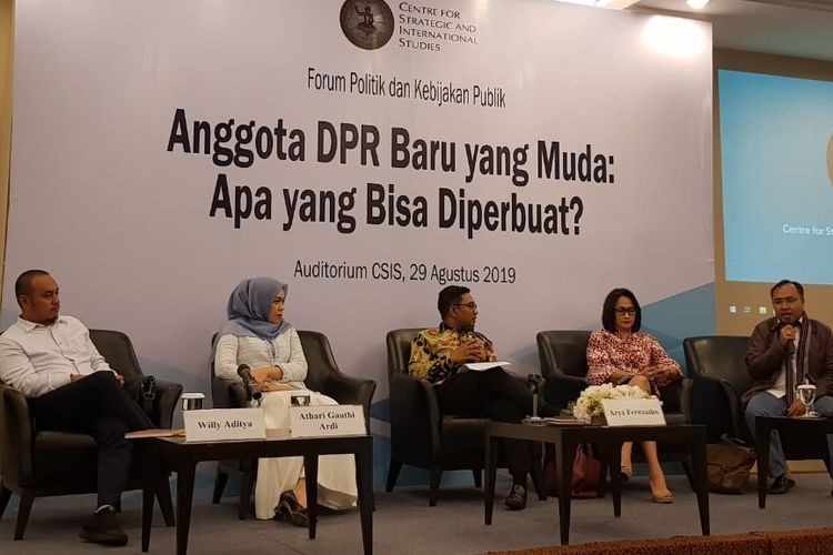 Anggota DPR RI terpilih Suryadi Jaya Purnama saat memberikan keterangan di acara diskusi bertajuk Anggota DPR Baru yang Muda: Apa yang Bisa diperbuat? di Kantor CSIS, Jakarta Pusat, Kamis (29/8/2019).