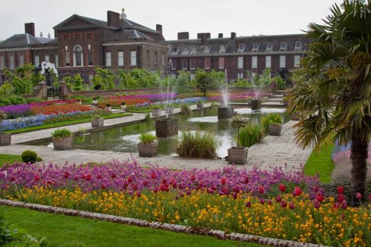 Taman di Istana Kensington, London, Inggris