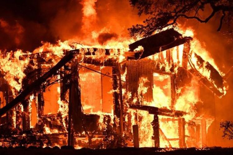 Selain menewaskan 10 orang, ada sekitar 1.500 bangungan hangus dilahap api dalam kebakaran di California.