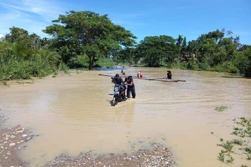 2 Kecamatan di Aceh Utara Dilanda Banjir, Warga Terpaksa Naik Rakit