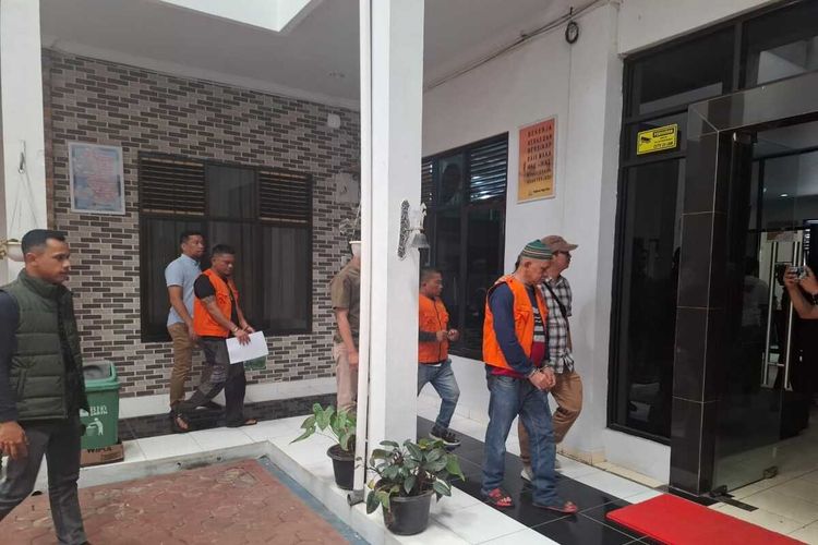 Kejari Karo terima tahap dua kasus pembakaran rumah wartawan Sempurna Pasaribu, Jumat (1/11/2024).