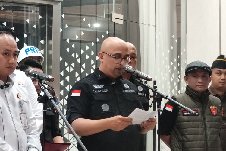 Direktur Penyidikan Jaksa Agung Muda Bidang Tindak Pidana Khusus (Dirdik Jampidsus), Syarief Sulaeman Nahdi dalam konferensi pers di Gedung Kejagung, Jakarta, Selasa (10/2/2026) malam.