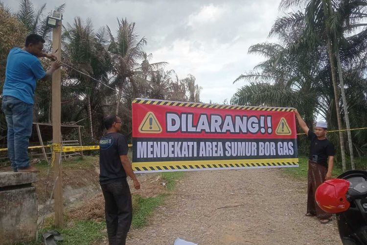 Sumur yang Semburkan Api dan Gas Ramai Didatangi Warga, Pemerintah Desa Pasang Spanduk Larangan Masuk