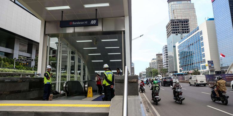 Suasana Stasiun MRT Bundaran Hotel Indonesia di Jakarta Pusat, Kamis (28/2/2019). Progres pembangunan MRT hingga saat ini sudah mencapai 99,06 persen dan rencana operasi komersial diperkirakan di antara 24-31 Maret.