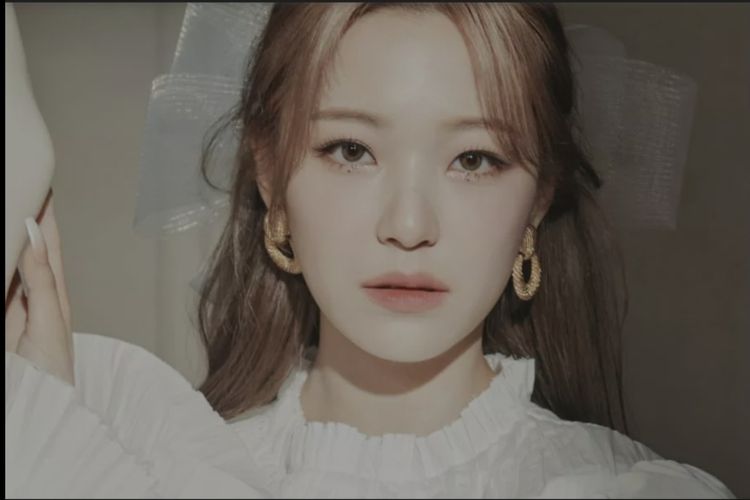 Baek Ji Heon, member girl group fromis_9.