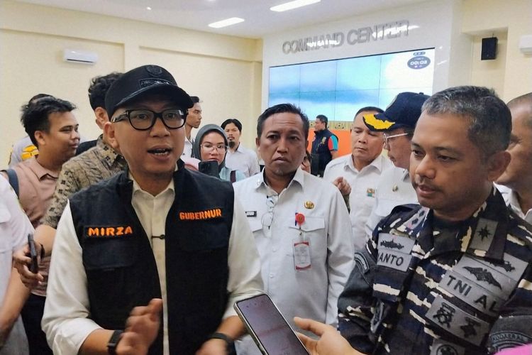 Gubernur Lampung Pantau Langsung Anak Krakatau dari Dekat, Aktivitas Menurun tetapi Status Masih Siaga