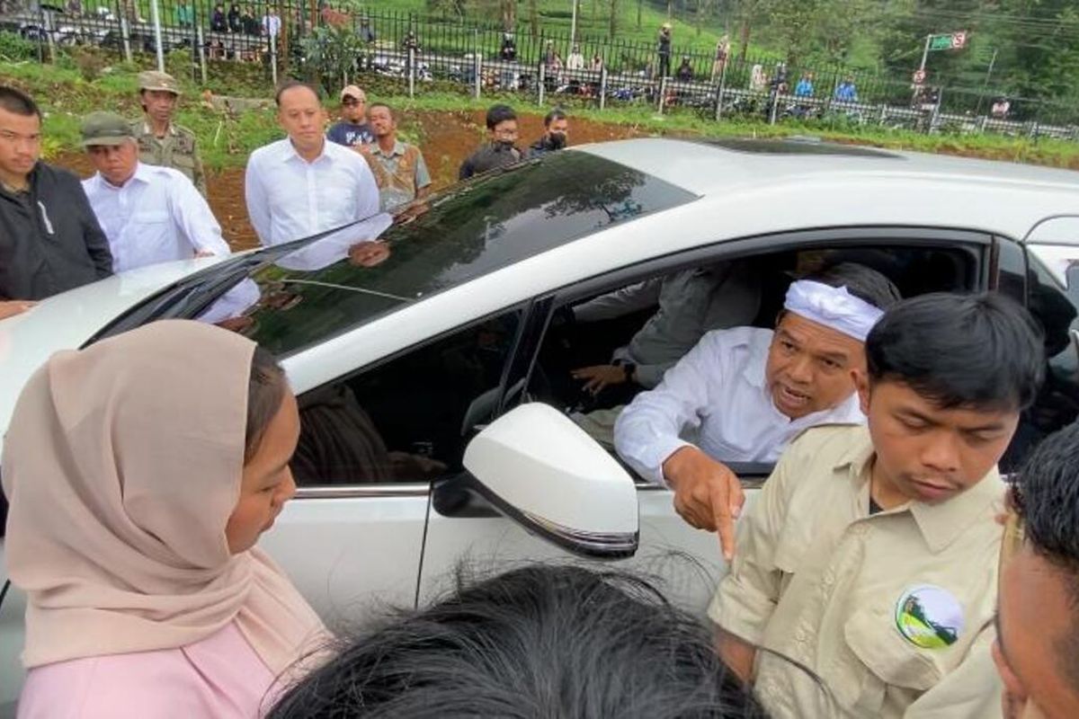 Gubernur Jawa Barat Dedi Mulyadi marah-marah saat ditagih janjinya soal gaji oleh pegawai Hibisc Fantasy di Puncak Bogor, Jawa Barat, Kamis (27/3/2025).