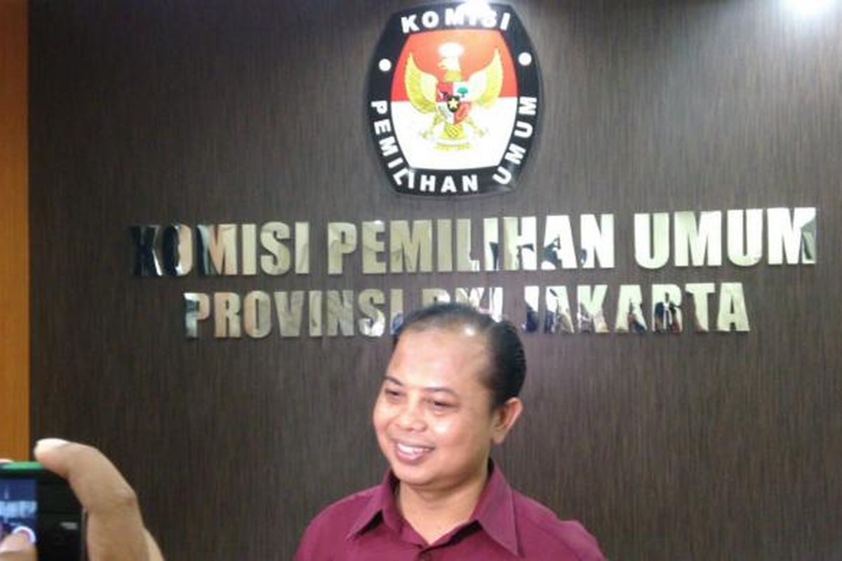 Ketua KPU DKI Sumarno, di kantor KPU DKI, Jalan Salemba Raya, Jakarta Pusat, Selasa (20/12/2016).