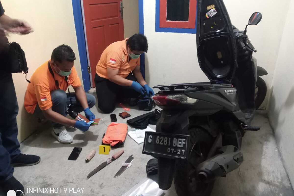 Tim Inafis mengumpulkan sejumlah barang bukti penganiayaan yang dilakukan dua pemuda 19 tahun di kamar nomor 9 penginapan Langgeng Laut 2 pada Pedukuhan Macanan, Kalurahan Glagah, Kapanewon Temon, Kabupaten Kulon Progo, Daerah Istimewa Yogyakarta. Satu pemuda seusia mengalami luka dan dilarikan ke rumah sakit.