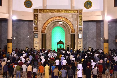 Masjid Raya Bandung Sediakan 1.000 Takjil Gratis untuk Berbuka Puasa