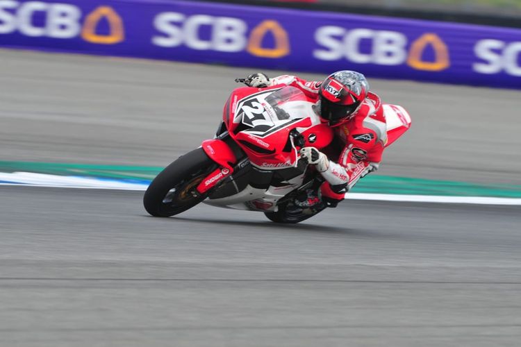 Pebalap muda Astra Honda Racing Team (AHRT), Andi Gilang.  