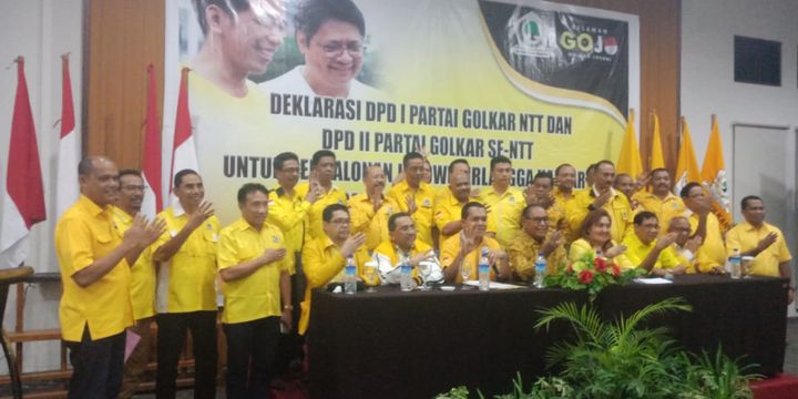 Pengurus Golkar NTT, saat deklarasi mengusung Ketua Umum Partai Golkar Airlangga Hartarto untuk berduet dengan Joko Widodo pada Pilpres 2019.