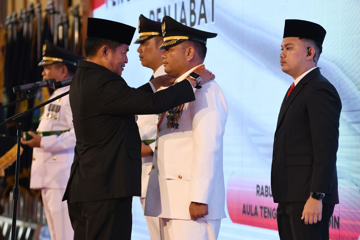 Penjabat (PJ) Gubernur Sumut, Hassanudin saat melantik PJ Bupati, Batubara, Padang Lawas dan juga PJ Walikota Padangsidimpuan, Rabu (19/6/2024)