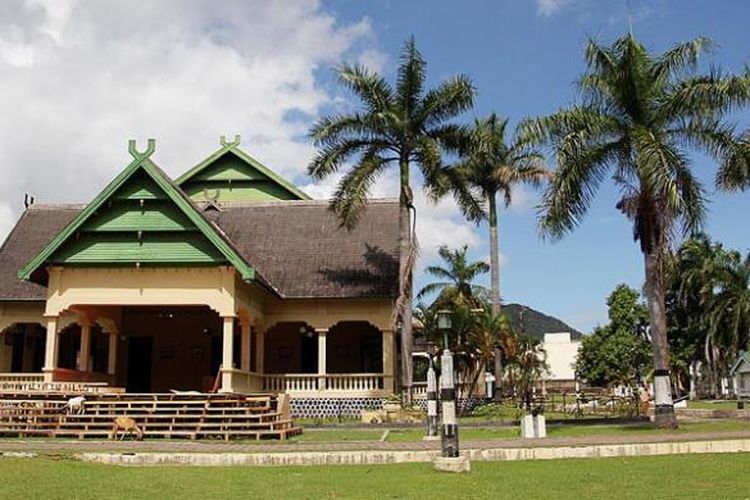 Istana Kerajaan Bima di Kota Bima, Nusa Tenggara Barat, akhir Mei 2013 lalu. Kota tersebut pada masa Kerajaan Bima abad XVI memegang peranan penting dalam perkembangan sejarah Nusantara.