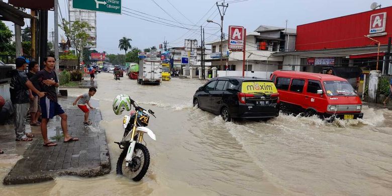 Banjir di Rangkasbitung di Kabupaten Lebak, Banten, Senin (13/9/2021).