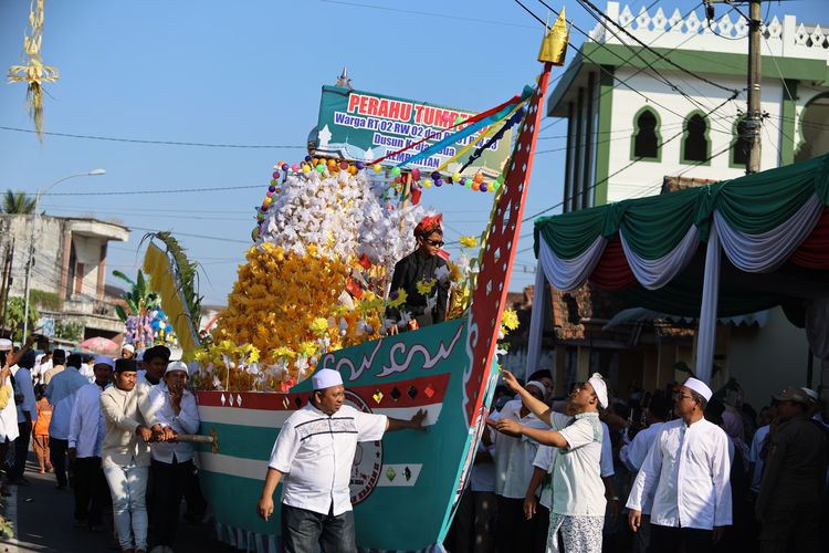 Endhog-Endhogan, Tradisi Warga Banyuwangi Meriahkan Maulid Nabi Muhammad SAW