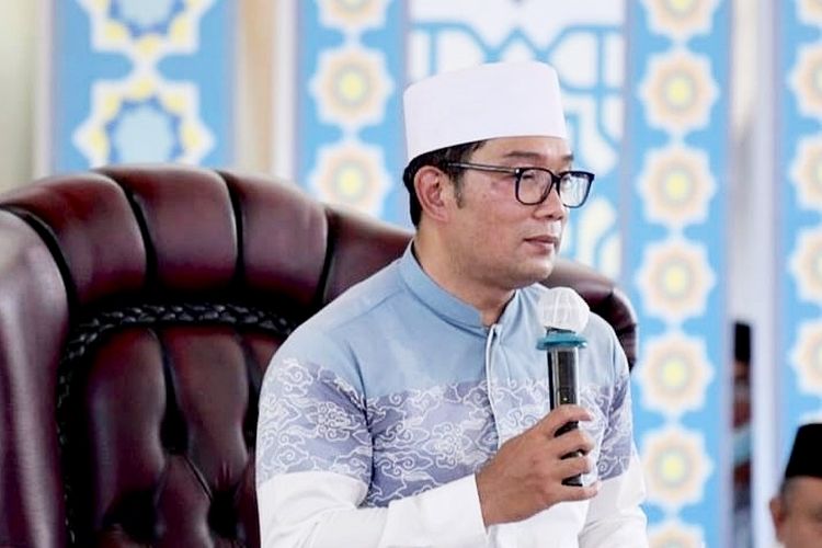 Gubernur Jawa Barat Ridwan Kamil menutup rangkaian acara peringatan Maulid Nabi besar Muhammad SAW dan haul ke-179 Al Quthub Al Habib Thoha bin Hasan bin Yahya di Kabupaten Cirebon, Minggu (24/10/2021).
