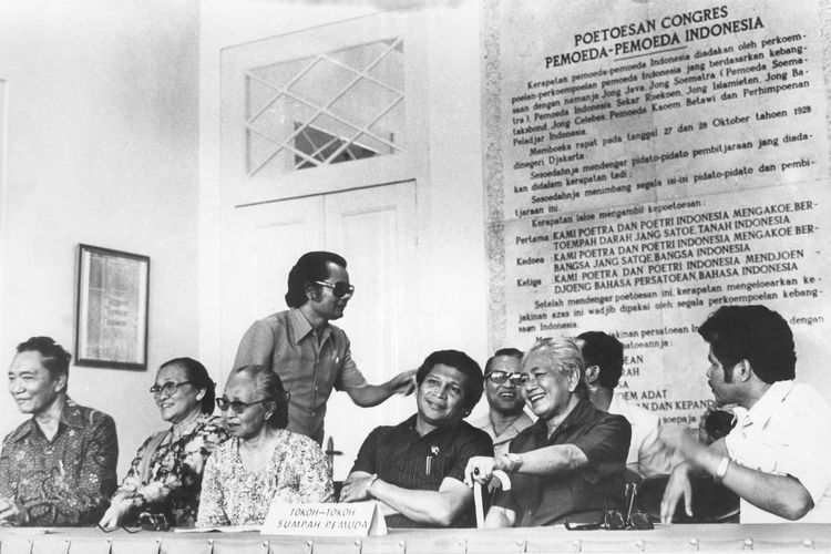 Para tokoh Kongres Pemuda I dan II bertemu di Gedung Sumpah Pemuda (28/10/1978).
