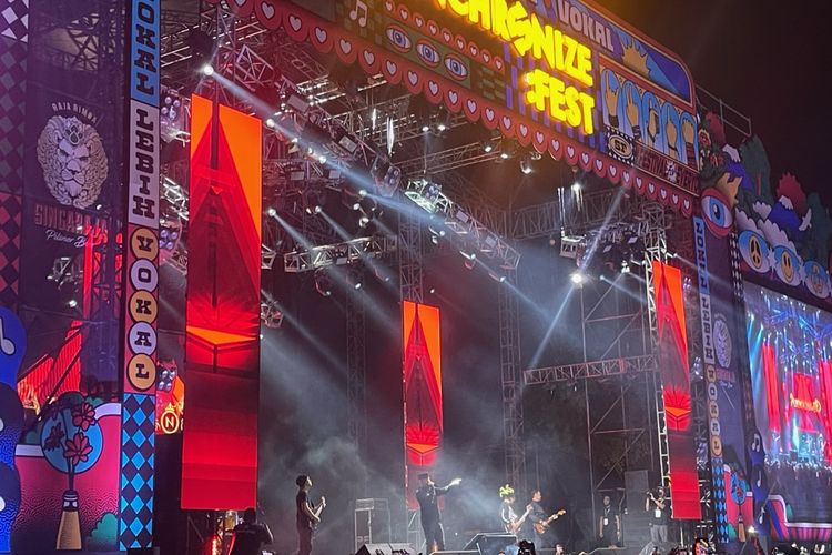 Ahmad Band di hari ketiga gelaran Synchronize Fest 2022 yang dihelat di Gambir Expo Kemayoran, Jakarta Pusat, Minggu (9/10/2022).
