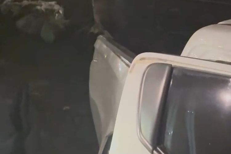 Mobil Mitsubishi Triton Tertabrak KA Gajayana di Bulak Kapal Bekasi, Pengemudi Tewas di Tempat