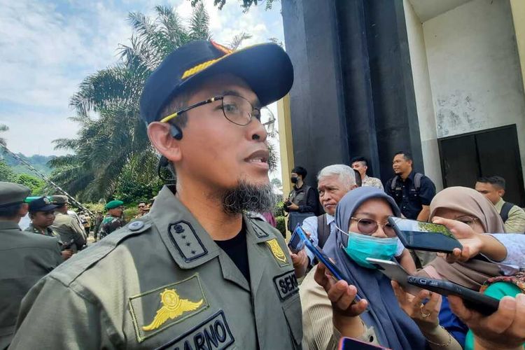 Sekretaris Daerah (Sekda) Provinsi Jawa Tengah Sumarno ditemui usai menghadiri peringatan HUT Satpol PP tingkat Jateng di halaman kantor Pemkot Magelang, Rabu (15/3/2023).