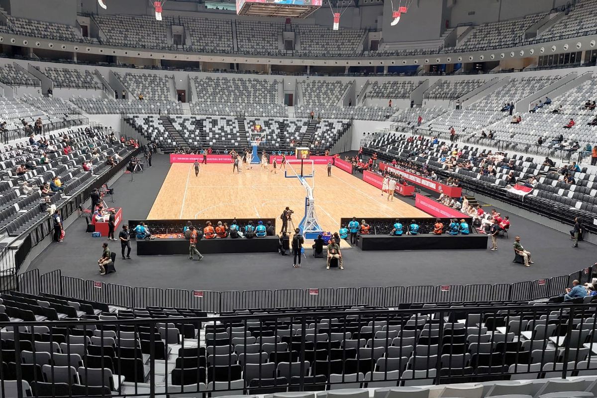 Suasana Indonesia Arena dalam laga tes event FIBA World Cup atau Piala Dunia Basket 2023 antara Indonesia Patriots vs Suriah, Jumat 4 Agustus 2023. FIBA Basketball World Cup atau Piala Dunia Bola Basket FIBA 2023 bakal digelar pada 25 Agustus sampai 10 September 2023 mendatang. Indonesia menjadi salah satu tuan rumah FIBA World Cup 2023 bersama Jepang dan Filipina. Artikel ini berisi cara beli tiket FIBA World Cup 2023.