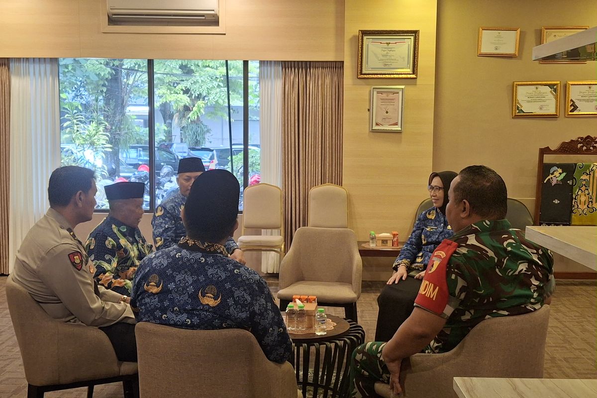 Bupati Lumajang Indah Amperawati berdiskusi tentang sound horeg dengan Forkopimda Lumajang