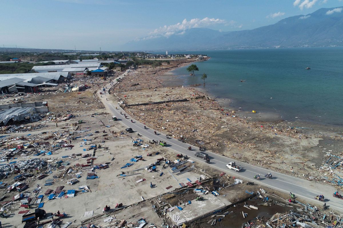 Kerusakan di Dupa Tondo, Kelurahan Layana, Kecamatan Mantikulore, Kota Palu, Sulawesi Tengah, Selasa (2/10/2018). Kawasan pergudangan dan mebel yang terletak di pesisir pantai, luluh lantak diterjang tsunami.