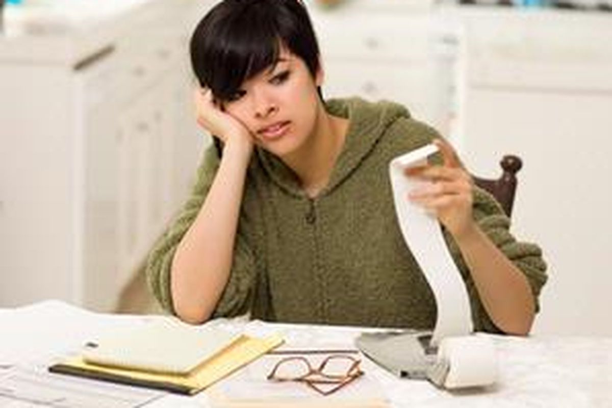 Anda perlu tahu sebenarnya berapa persentase penggunaan penghasilan bulanan untuk masing-masing pos pengeluaran rumah tangga. 