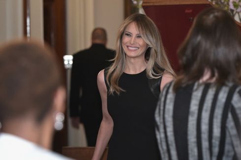 Popularitas Melania Trump Kini Melampaui Suaminya