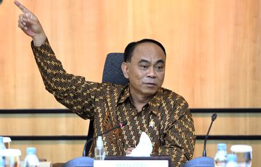 Menteri Koperasi Budi Arie Setiadi mengatakan bahwa Gabungan Kelompok Tani (Gapoktan) harus bertransformasi menjadi badan hukum koperasi dalam menyalurkan pupuk bersubsidi. Hal itu dikatakan Budi Arie saat audiensi dengan Wakil Menteri Badan Usaha Milik Negara (BUMN) Kartika Wirjoatmodjo dan Direktur Utama PT Pupuk Indonesia (Persero) Rahmad Pribadi di kantor Kemenkop, Jakarta, Kamis (28/11/2024).