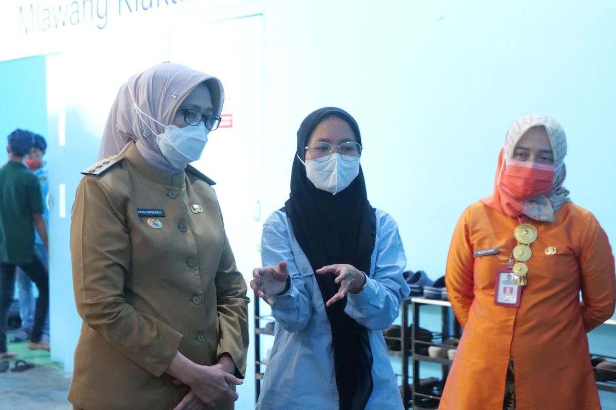Bupati Lumajang Indah Amperawati sidak dapur MBG di Klakah