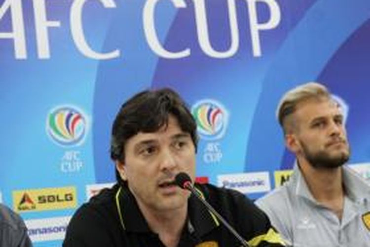 Pelatih Al Qadsia, Antonio Puche Vicente.