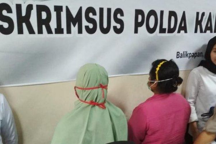 Status Wanita berinisial KR (pake jilbab) penyebar berita Hoax terkait pasien virus Corona yang di rawat di RSKD Balikpapan kini ditetapkan sebagai tersangka.