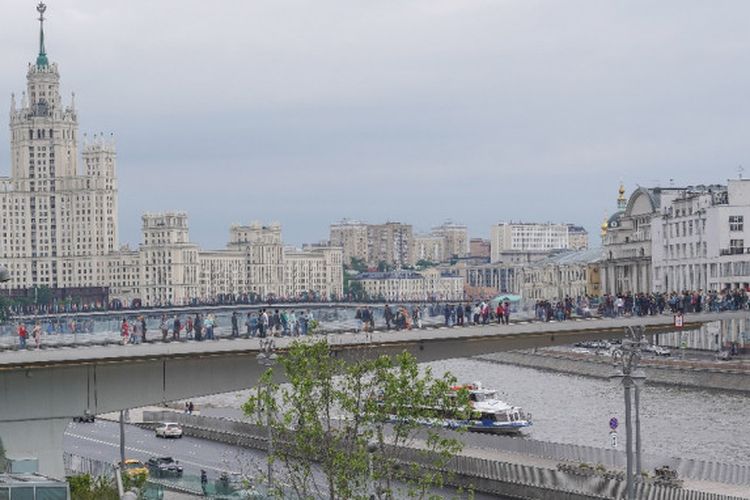 River Outlook menjadi fitur yang paling diminati di Taman Modern Zaryadye Park, Moskwa. Foto diambil pada 12 Juni 2018.